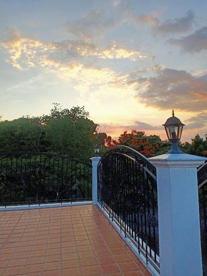El Castillo Bed And Breakfast Angono Eksteriør bilde